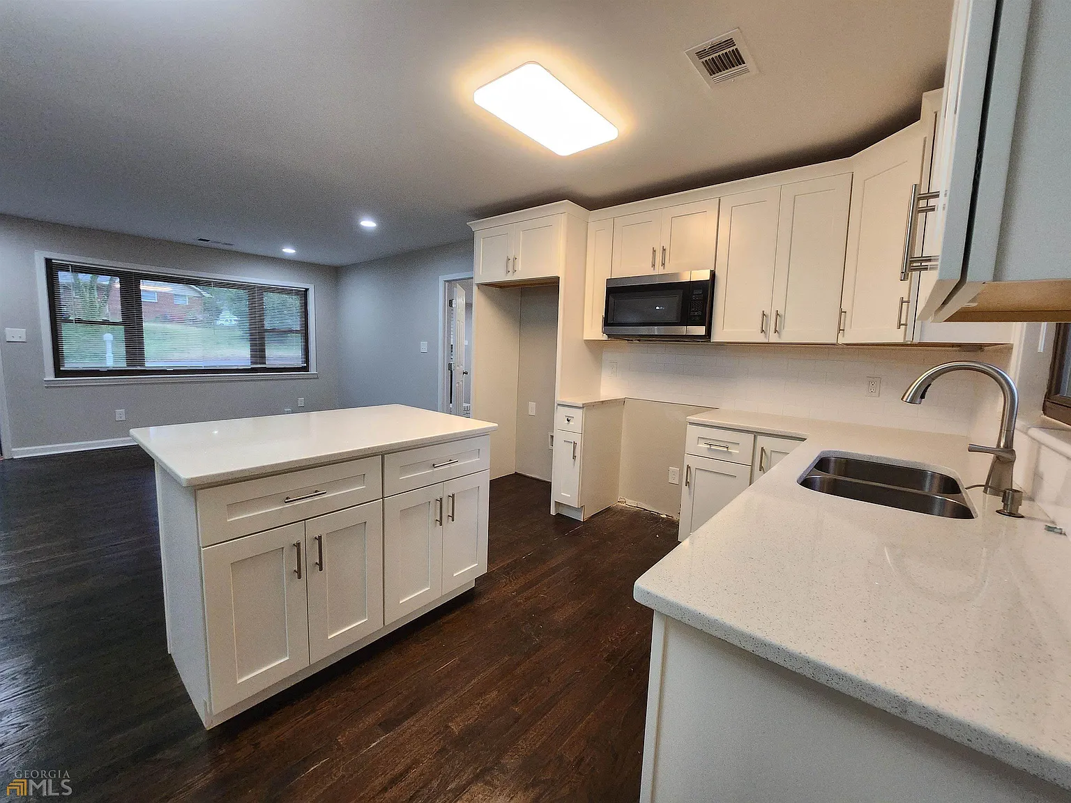 3 bed, 2.0 bath, 1412 sqft, $1,875 — Photo 4