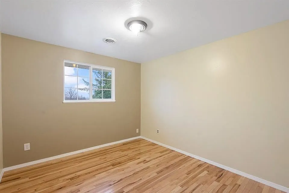 3 bed, 1.0 bath, 1040 sqft, $675 — Photo 4