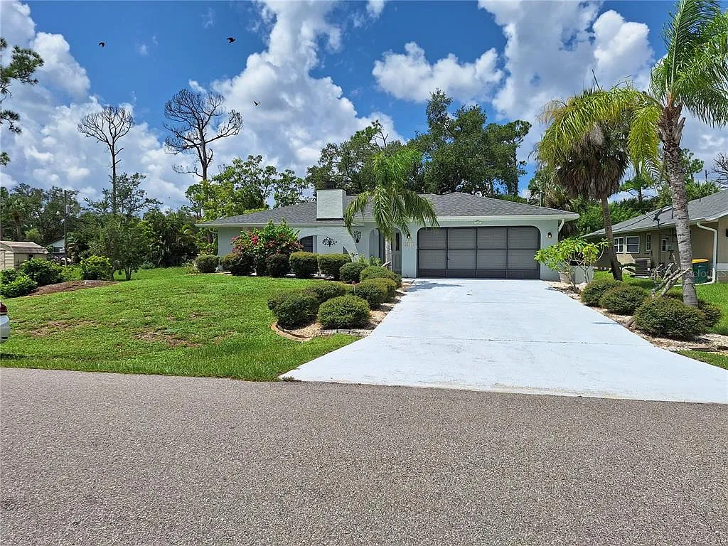 3 bed, 2.0 bath, 1337 sqft, $2,400 — Photo 2