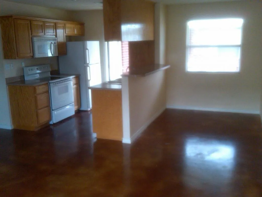 2203 Ridgeview Drive — Photo 2