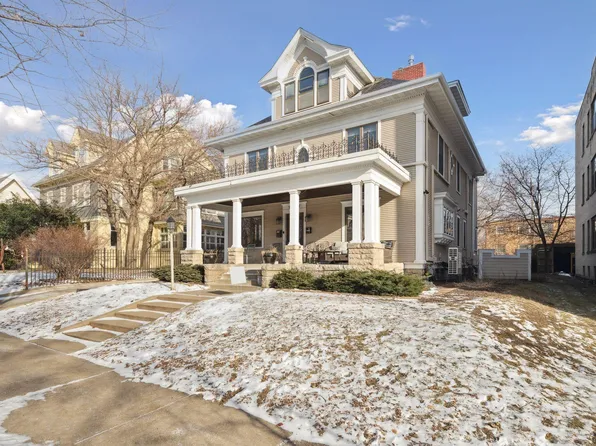 1907 Dupont Ave S, Minneapolis, MN 55403