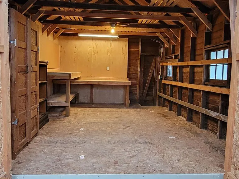 586 Grove St — Photo 41