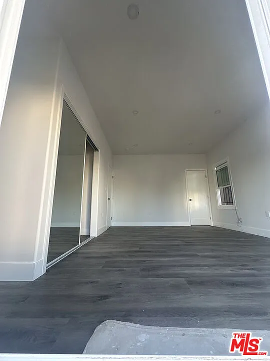Building Photo - 1519 W 30th St #1