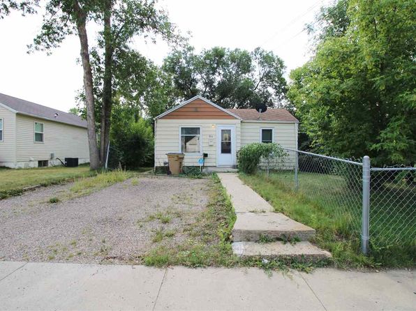 816 9th Ave Ne Minot Nd 58703 Zillow