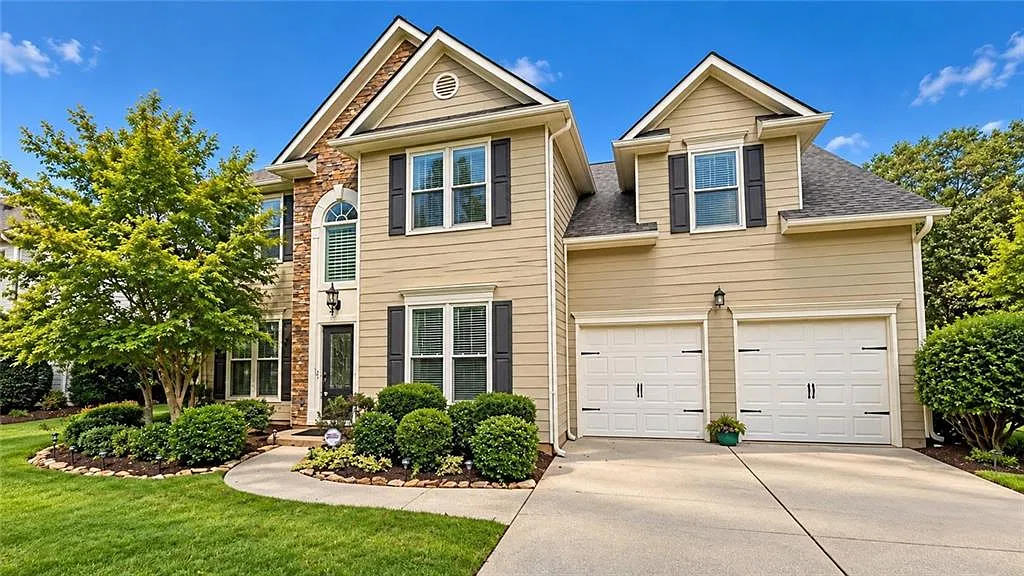 4 bed, 2.5 bath, 2295 sqft, $2,995 — Photo 2