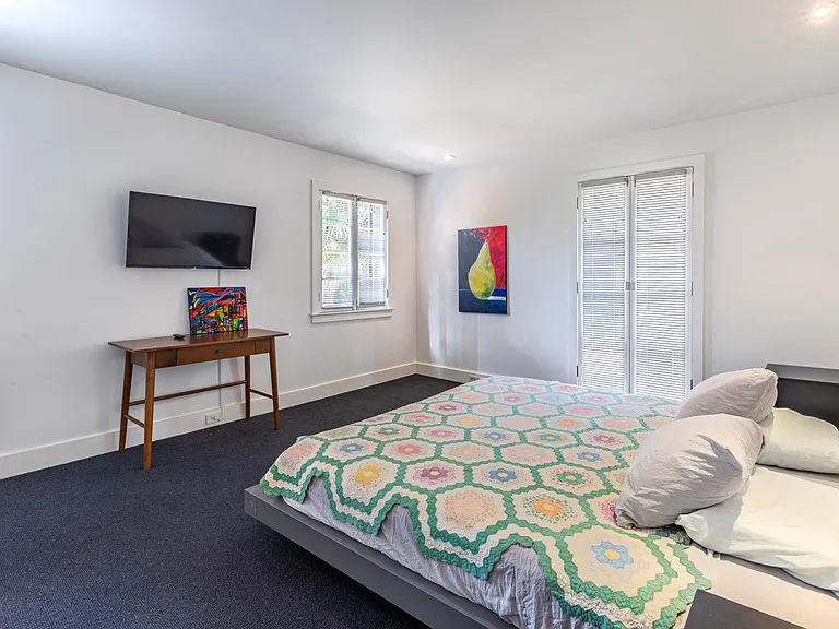 111 W Charlton St — Photo 36
