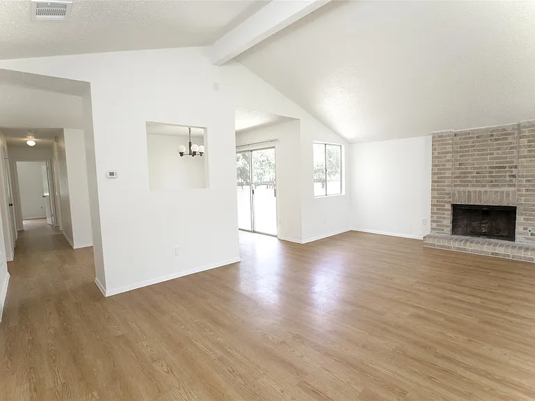 2206 Spring Breeze Dr — Photo 1