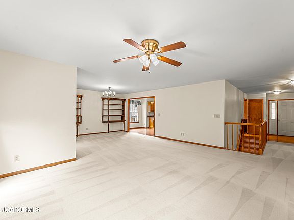 3rd image of 4013 Cambridge Cir