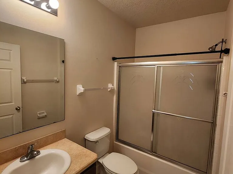 5352 Talbot Blvd — Photo 32