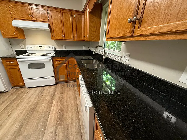 1662 McCauley Ave — Photo 4