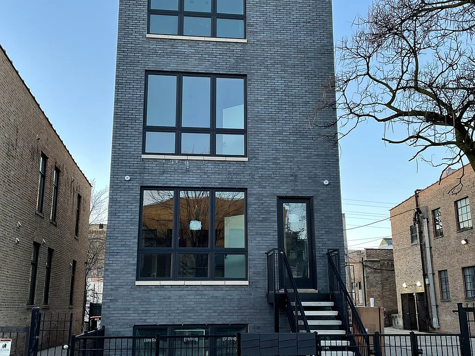 1647 W Hubbard St #3