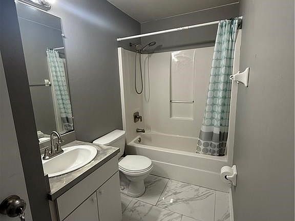 3rd image of 1021 Danforth St
