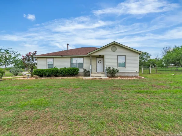379 Muehl, Seguin, TX 78155