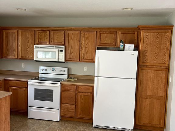 3rd image of 24084 Tanglewood Rd