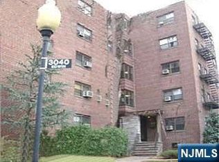 3020 Edwin Ave APT 2J, Fort Lee, NJ