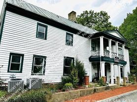 216 E Main St, Fincastle, VA