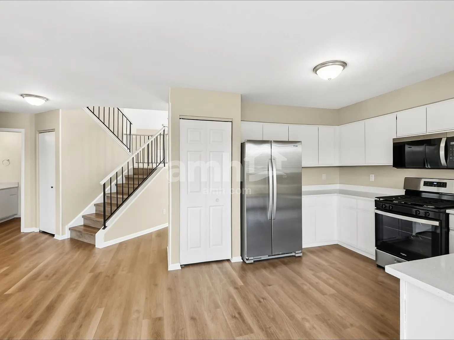 4 bed, 2.5 bath, 2031 sqft, $3,125 — Photo 4