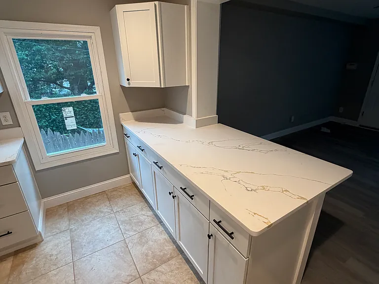 324 W Chestnut St — Photo 9