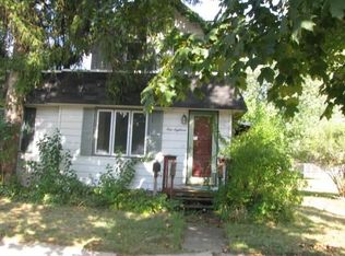 118 S Sycamore St, Genoa, IL 60135