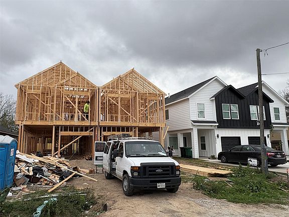 4th image of Hanfro Ln