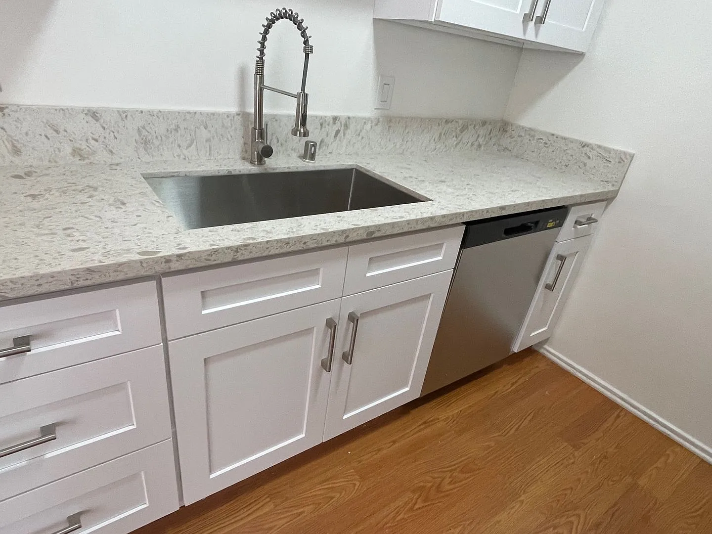 Beautifully Renovated 1-Bedroom Apartment in Prime West LA — Photo 4