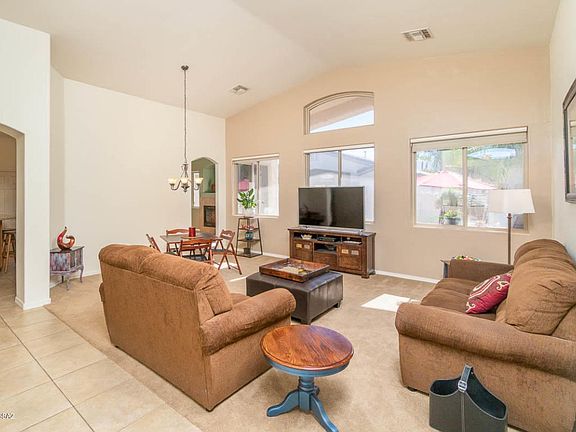 2nd image of 303 W Klinger Canyon Dr