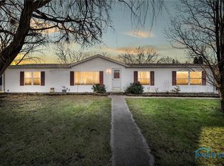 3134 Camelot Dr, Oregon, OH 43616