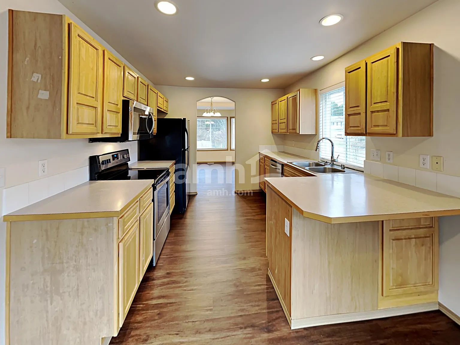 5 bed, 3.0 bath, 2436 sqft, $3,360 — Photo 3