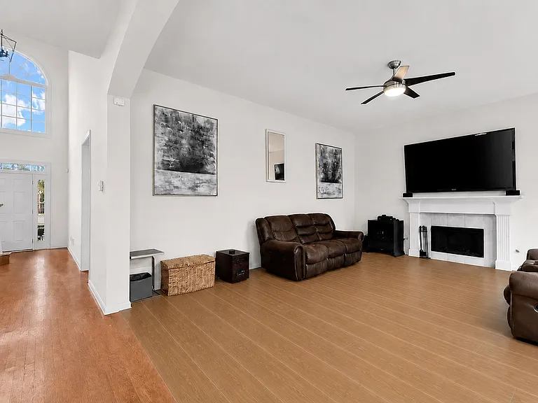 2208 Snug Hbr NE — Photo 15