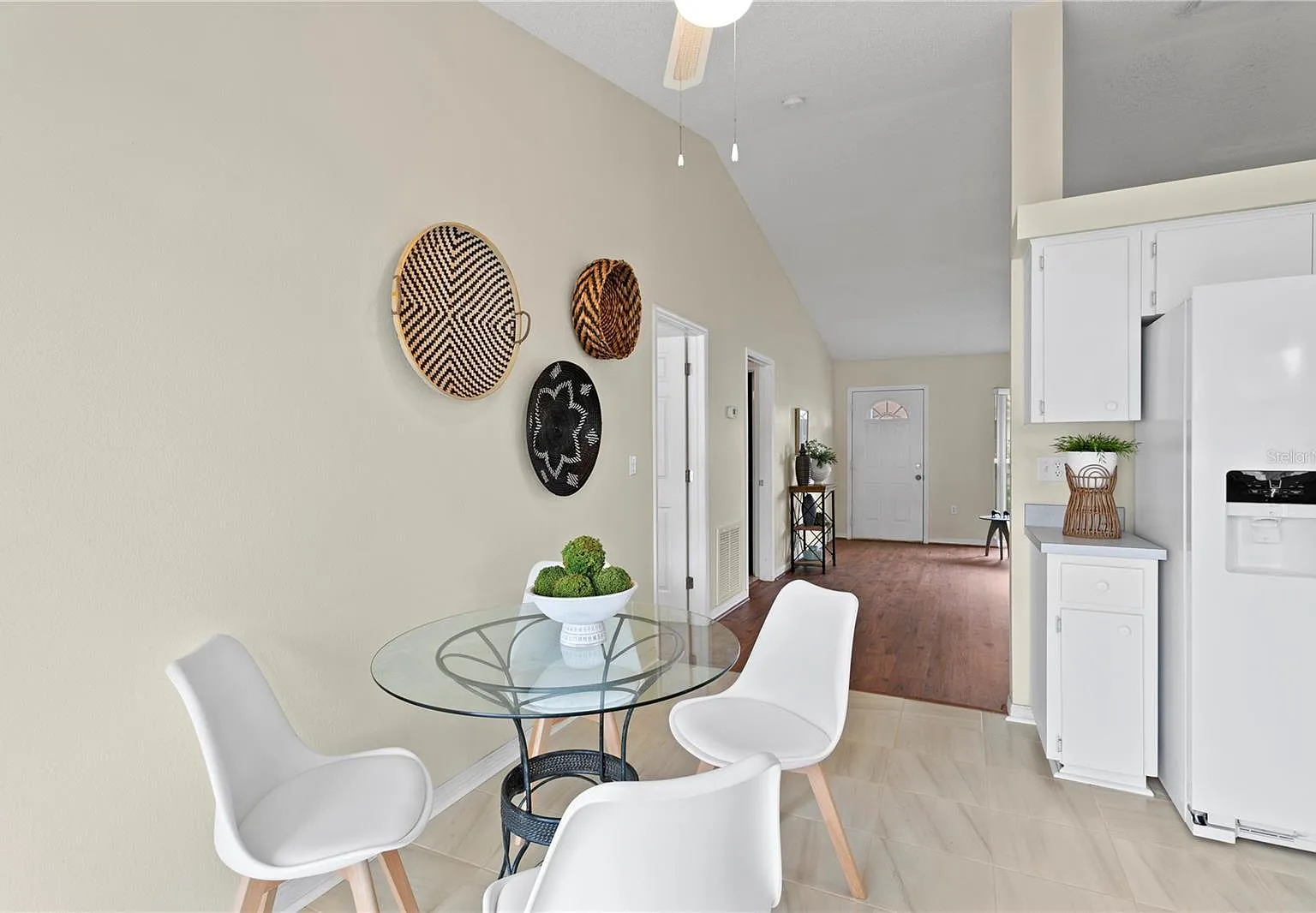 3 bed, 1331 sqft, $3,200 — Photo 3