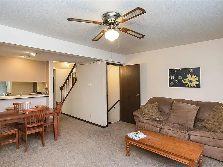 2420 Bittersweet Ct — Photo 2