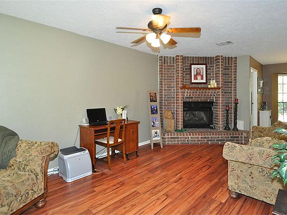2nd image of 4207 Oak Gardens Dr