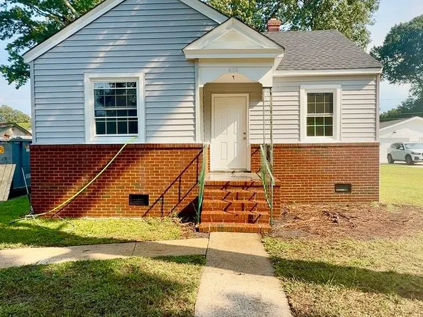 622 Temple Ln, Newport News, VA 23605