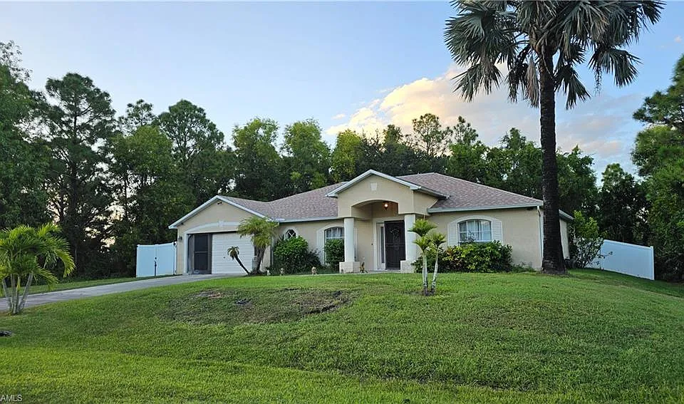 711 Epps Brown St E