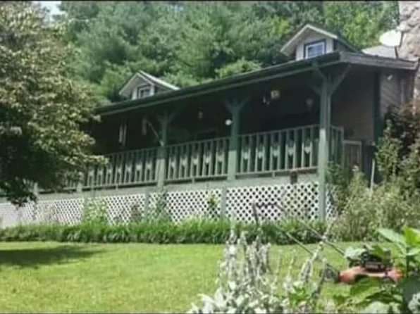 181 M J Shirley Dr, Clayton, GA 30525