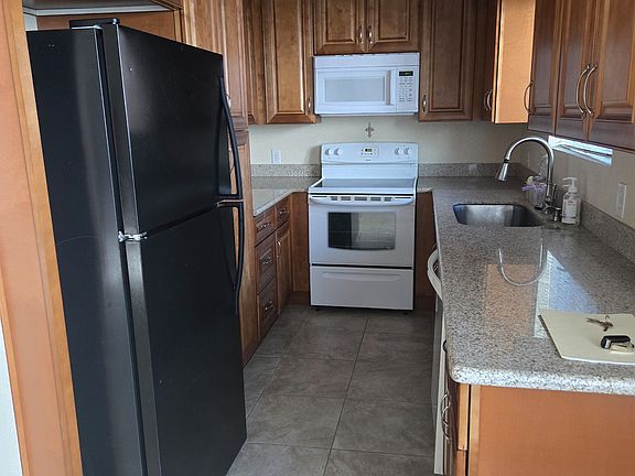2nd image of 843 N Heritage