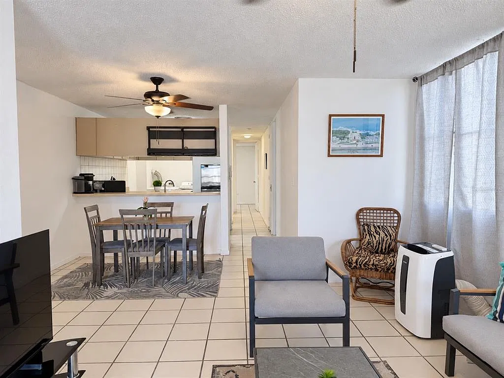 3 bed, 2.0 bath, 1000 sqft, $1,600 — Photo 2