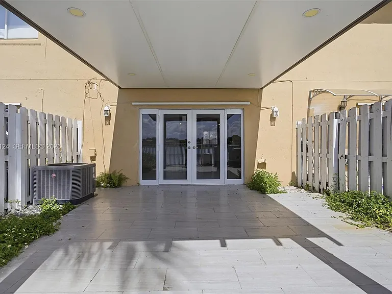17530 SW 139th Ct — Photo 10
