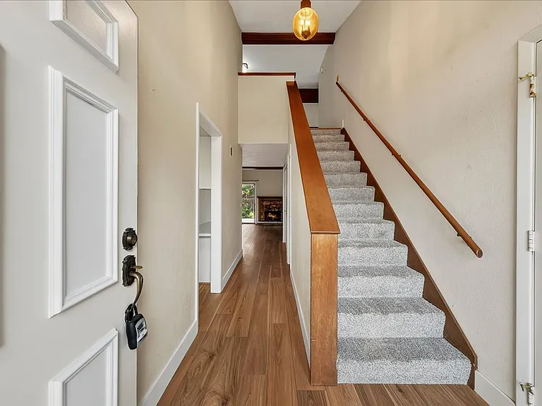 3117 S Waterbury Ln — Photo 2