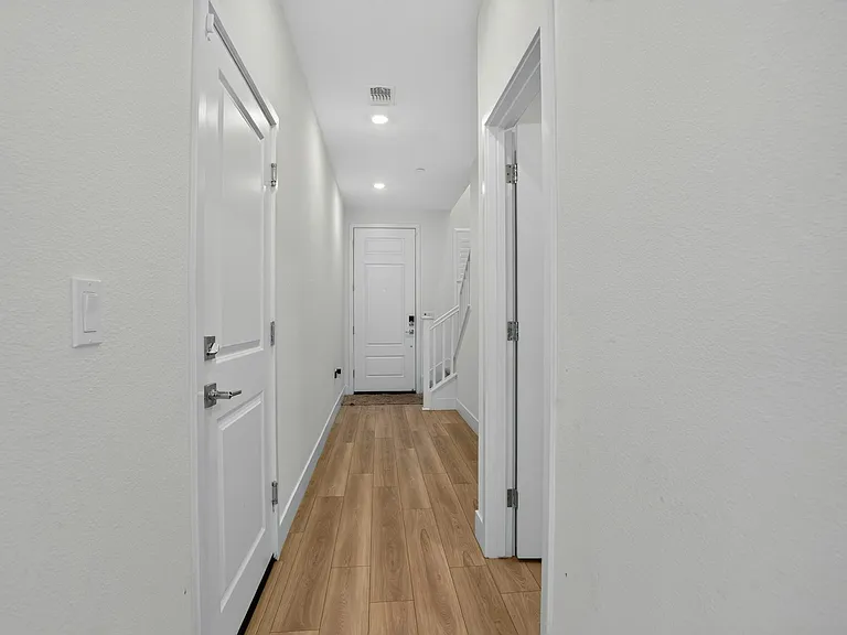 486 N Cloverdale Pl — Photo 21
