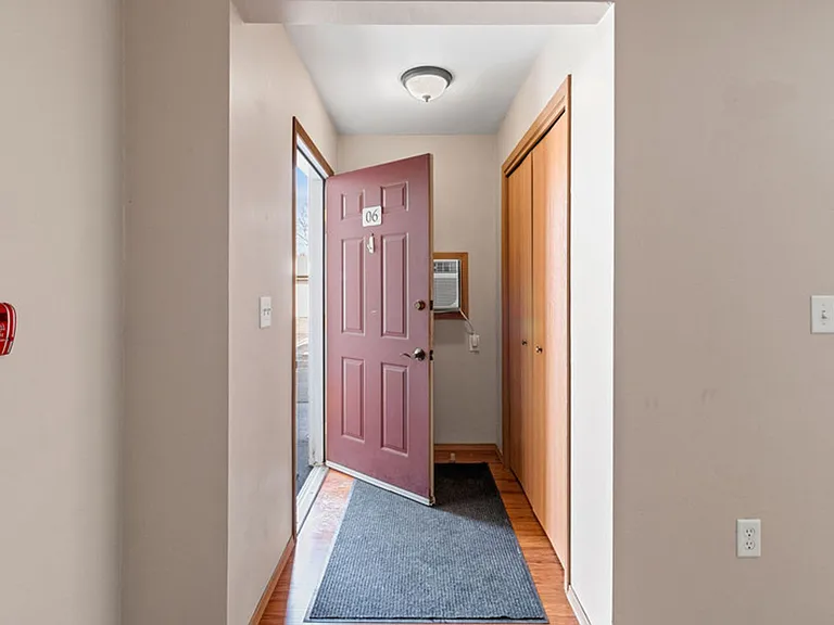 Charlotte Court Apartments — Photo 16