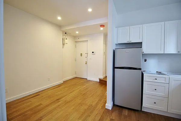 Rented by Julianna Realty Corp | media 16