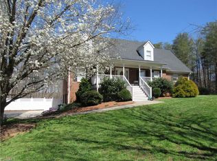 1145 River Bluff Trl, Tobaccoville, NC 27050