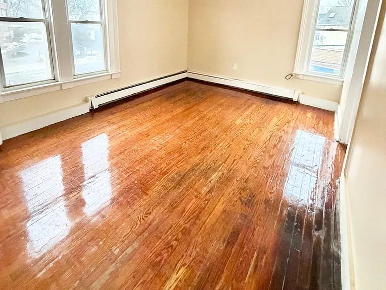 122 Derby Ave #2L — Photo 4