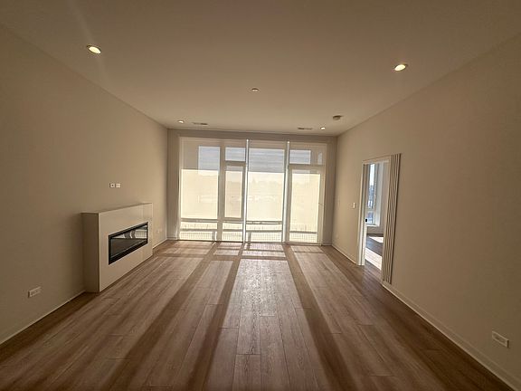 5th image of 3207-306 N Narragansett Ave #3-306