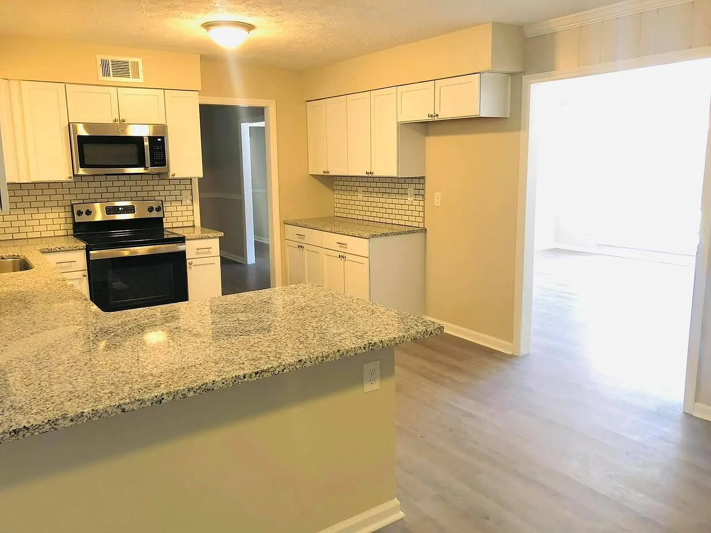 4 bed, 2548 sqft, $2,500 — Photo 3