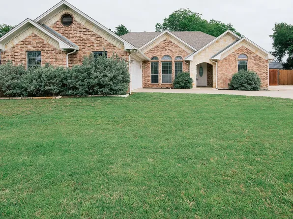 706 W Sherman Dr, Aubrey, TX 76227