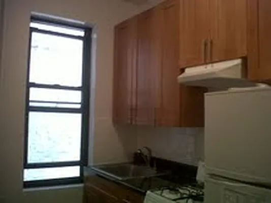 Rented by City Connections Realty | media 8