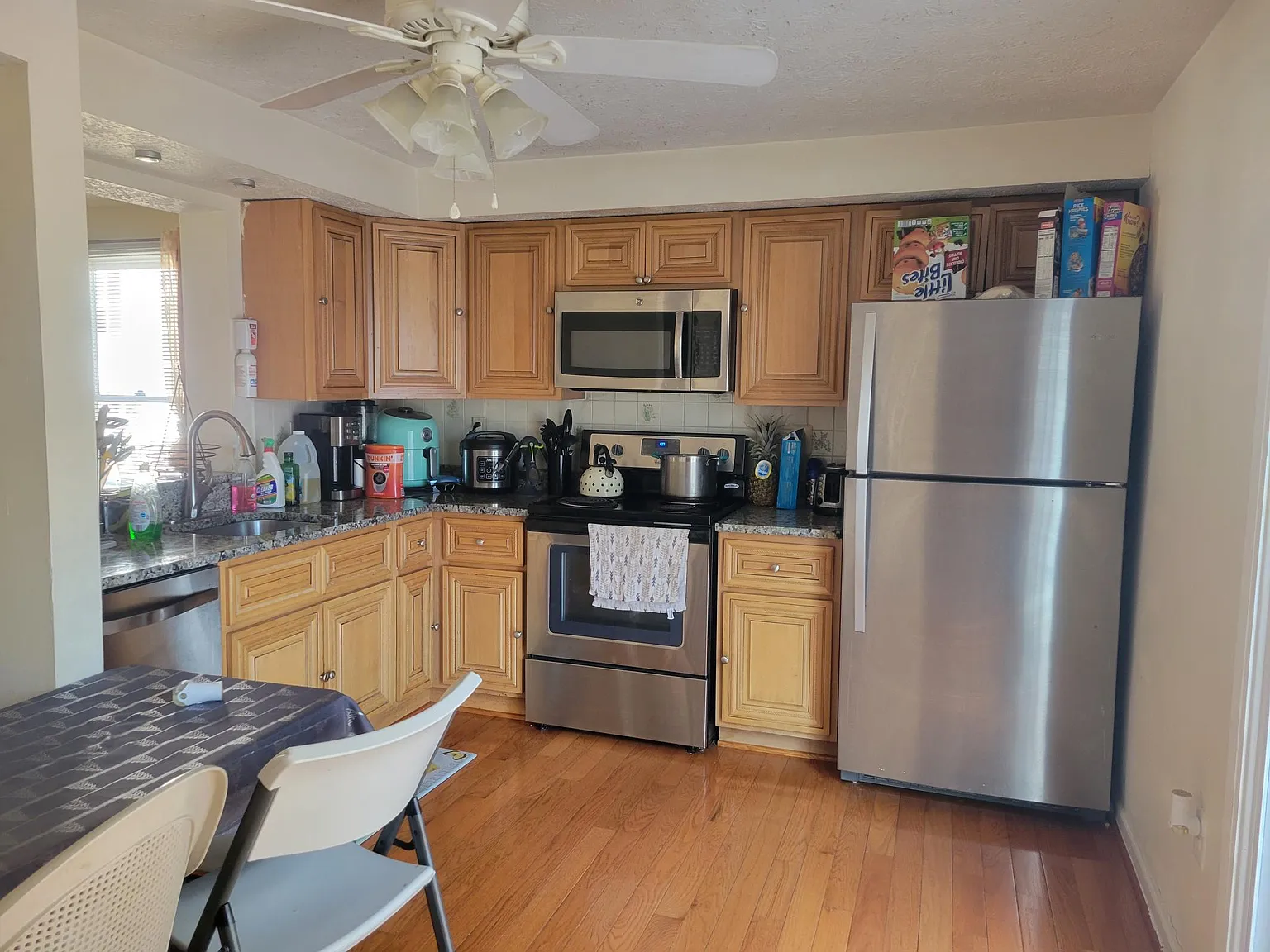 4 bed, 2.5 bath, 2200 sqft, $2,950 — Photo 4