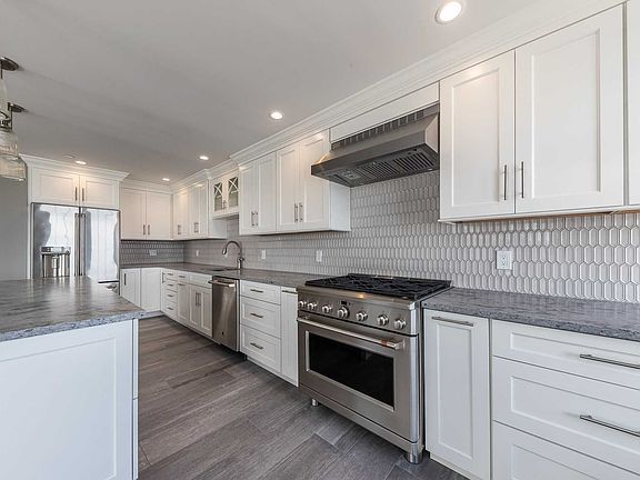 5th image of 26 W Broadway APT 804
